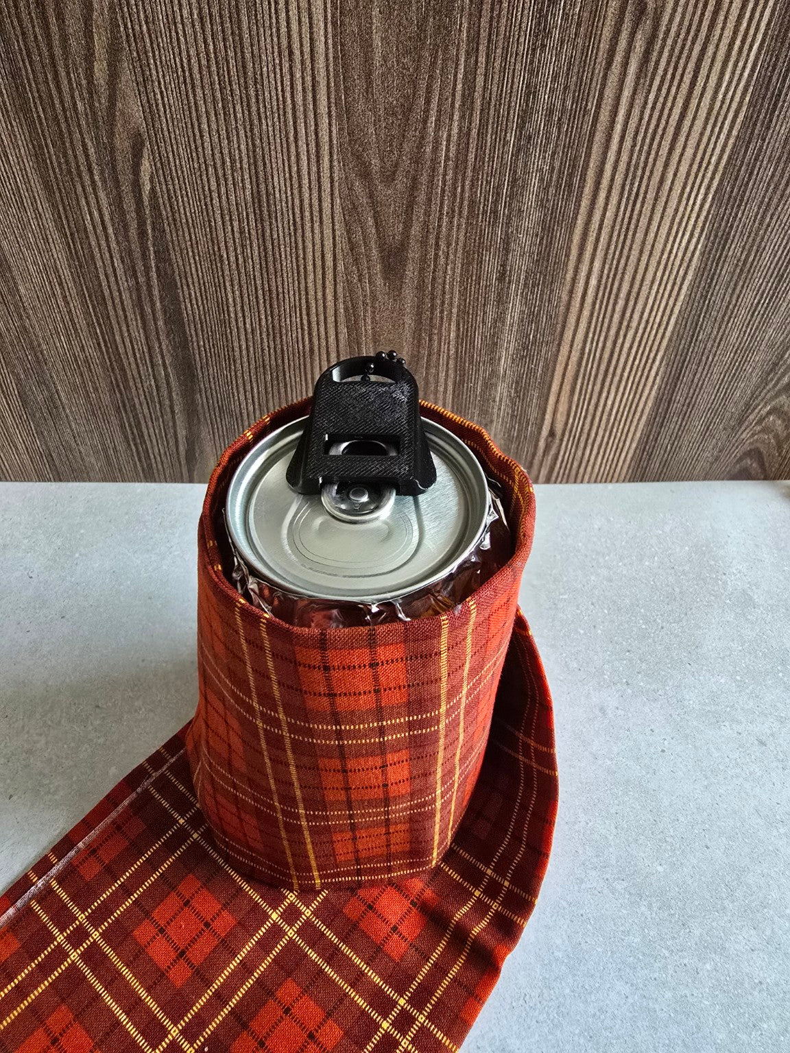 Can tab opener lifting beverage can pull tab