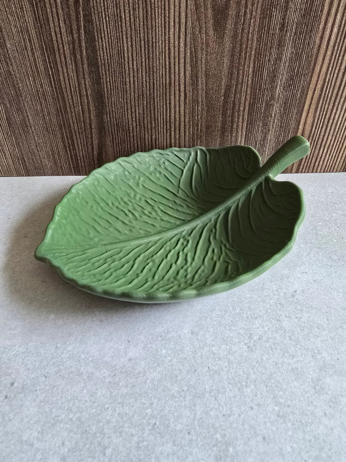 Leaf Essence Tray showing raised leaf veins and curved edge